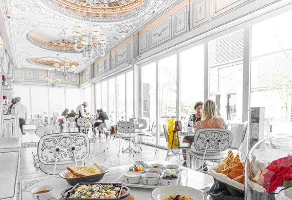 Check Out This 2D Cafe In Dubai With Mind-blowing Comic Strip Decor!