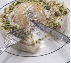 قمر دبي…حلوى تأسر العين قبل القلب!